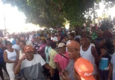 Famílias  da Basevi realizam grande passeata em Prado após decisão administrativa sobre a área da Lagoa Grande