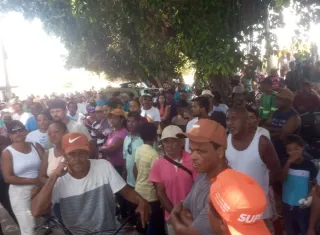 Famílias  da Basevi realizam grande passeata em Prado após decisão administrativa sobre a área da Lagoa Grande