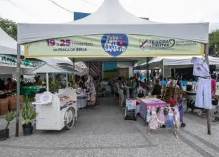 Feira de Artesanato realizada pela Secretaria de Meio Ambiente movimenta Praça da Bíblia até domingo, dia 25