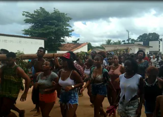 Festa dos Mouros e Cristãos começa com Puxada do Mastro em Rancho Alegre