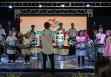 Festival Cultural de Teixeira de Freitas abre edição 2025 com noite de celebração artística e grande participação do público