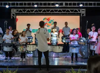 Festival Cultural de Teixeira de Freitas abre edição 2025 com noite de celebração artística e grande participação do público