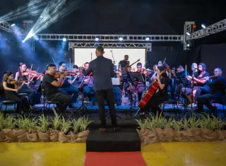 Festival Cultural de Teixeira de Freitas celebra música, moda e dança no terceiro dia de programação