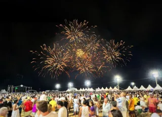 Festival da Virada em Mucuri encanta com show pirotécnico e anúncio da programação do Carnaval 2024