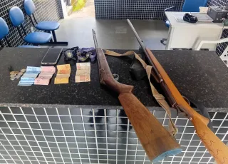 Filho ameaça a mãe e acaba preso com armas em Itamaraju