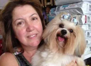 Professora é morta com 50 facadas pelo filho