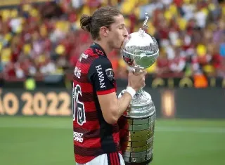 Filipe Luís assume comando interino do Flamengo