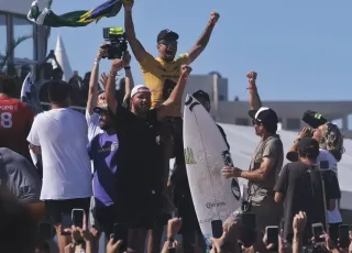 Filipinho é tetra e estreante Samuel Pupo vice na etapa Rio Pro da WSL