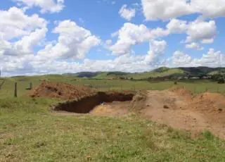 Fim do lixão: Prefeitura de Itanhém constrói aterro controlado em Santa Rita do Planalto