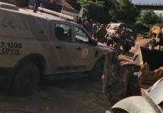 Fiscalização ambiental flagra extração ilegal de areia no rio Jucuruçu, em Itamaraju