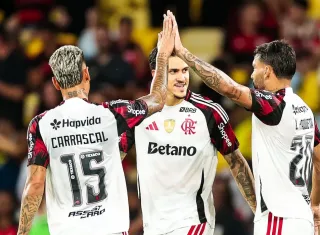 Flamengo atropela Madureira e disputa final do Carioca com Fluminense