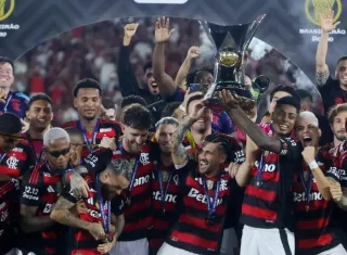 Flamengo bate Ceará no Maracanã e conquista seu oitavo título brasileiro  