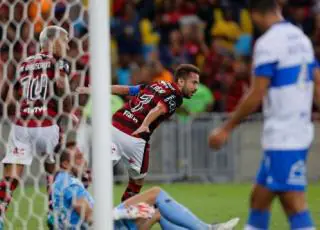 Flamengo derrota Universidad Católica e se classifica na Libertadores