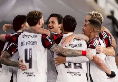 Flamengo domina clássico e goleia Botafogo no Engenhão  