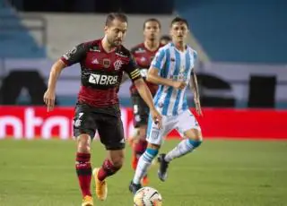 Flamengo encara Racing por vaga nas quartas da Libertadores