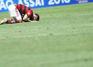 Flamengo perde no Maracanã lotado e ouve 