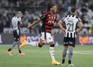 Flamengo vence clássico e tem final à vista no Brasileirão  