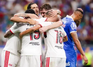 Flamengo vence o Bahia por 3 a 0 e segue na liderança do Brasileirão