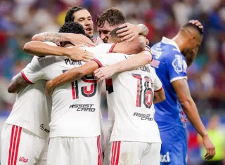 Flamengo vence o Bahia por 3 a 0 e segue na liderança do Brasileirão