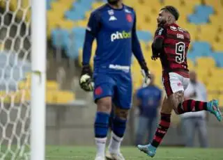 Flamengo vence o Vasco e fica mais perto da final do Carioca