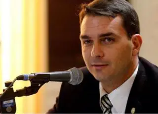 Flavio Bolsonaro diz que volta de Renan Calheiros ao comando do Senado causaria constrangimento