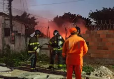 Fogo em deposito da Coelba leva apreensão a moradores do Jardim Europa