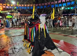 Folia de Reis em Medeiros Neto: Um Sucesso de cultura, música e tradição