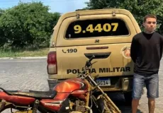 Foragido da Justiça mineira é preso com moto roubada e placa clonada na zona rural de Itanhém