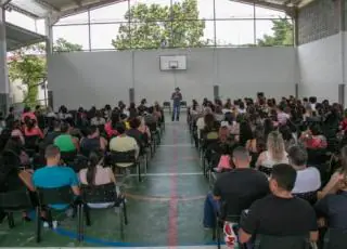 Formação continuada de professores da rede municipal recebe antropólogo Tião Rocha