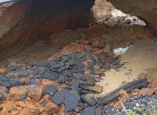 Fortes chuvas provocam desabamento e interditam BR-116, no Nordeste da Bahia