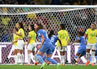 França vence Brasil e assume a ponta do grupo F do Mundial: 2 a 1