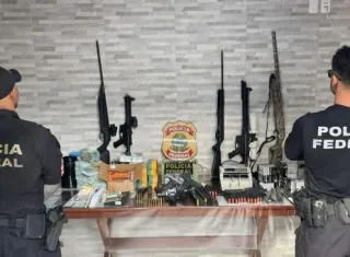 Fraude em registros de CAC: PF apreende arsenal e valores milionários durante operação na Bahia