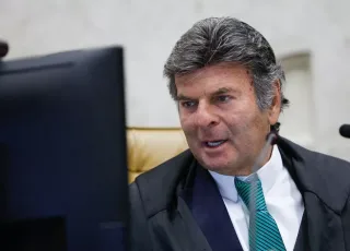 Fux envia para Justiça do DF pedido para investigar Bolsonaro