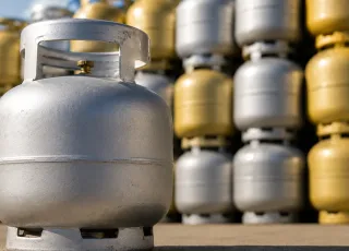 Gás de cozinha fica mais barato na Bahia após redução anunciada pela Acelen