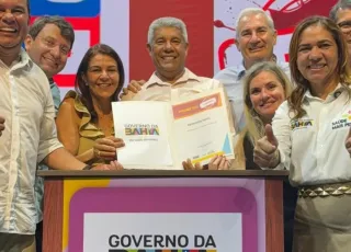 Governador Jerônimo assina reforma do hospital de Medeiros Neto. Prefeito Beto Pinto participou da cerimônia