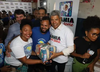 Governador participa da primeira entrega de alimentos do Bahia Sem Fome em Salvador