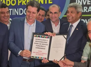 Governador sanciona leis que criam novos comandos e promove oficiais da PM