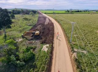 Governo da Bahia inicia pavimentação de estrada que liga Ibirapuã a Vila Portela e Vila Juazeiro