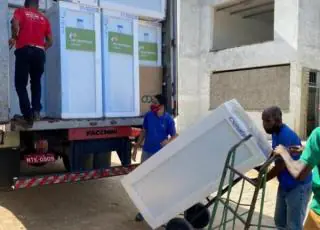Governo do Estado inicia entrega de eletrodomésticos para famílias atingidas pela chuva em Medeiros Neto