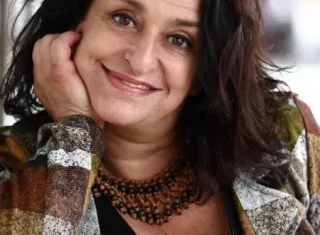 Grace Gianoukas sofre acidente e passa por cirurgia de emergência 