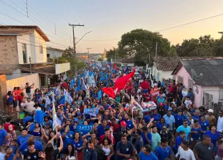 Grande caminhada marca campanha de reeleição do prefeito Gilvan Produções no distrito do Guarani