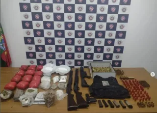 Grande quantidade de drogas, armas e munições foram aprendidas por policias do 8º BPM em Porto Seguro