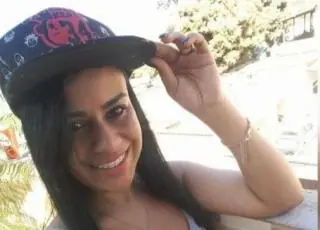 Grávida de cinco meses é morta a tiros na porta de casa