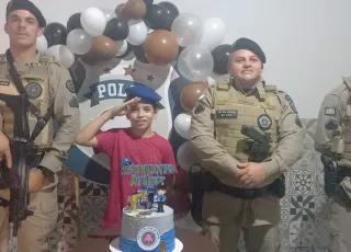 Guarnição da Polícia Militar surpreende fã de 09 anos no dia do seu aniversário