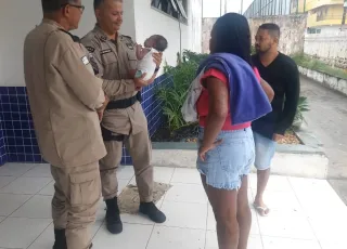 Heróis de farda: Policiais militares salvam bebê de 19 dias engasgado em Porto Seguro