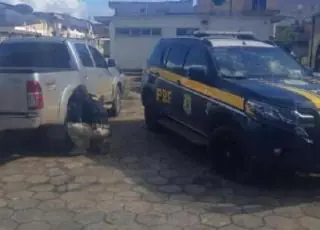 Hilux adulterada é apreendida pela PRF em Itamaraju