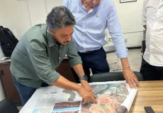 Histórico: Beto Pinto acompanha assinatura de ordem de serviço para projeto de barragem em Medeiros Neto