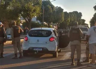 Homem acaba de ser morto dentro do UBER em frente ao Estádio Municipal em Teixeira de Freitas