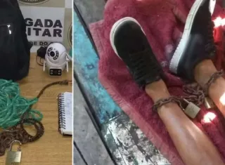 Homem acorrentado é resgatado de cárcere privado após dívida relacionada ao tráfico de drogas