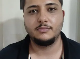 Homem armado ataca servidor público dentro da prefeitura e é conduzido pela PM em Nova Viçosa